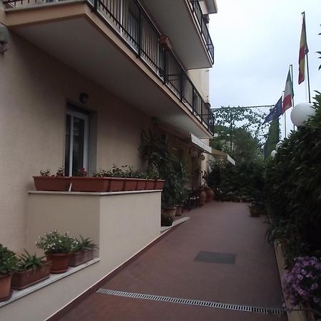 Hotel San Nazario Вараце Екстериор снимка