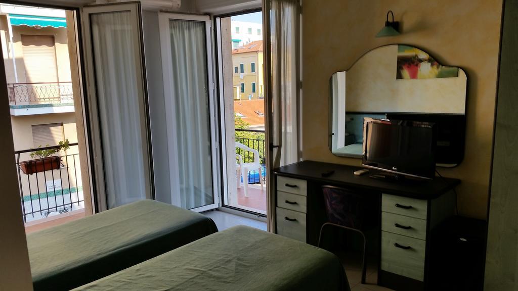 Hotel San Nazario Вараце Стая снимка