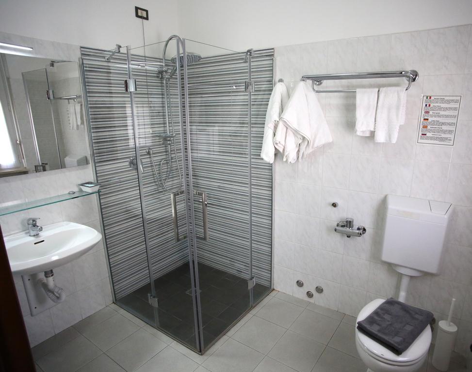 Hotel San Nazario Вараце Екстериор снимка
