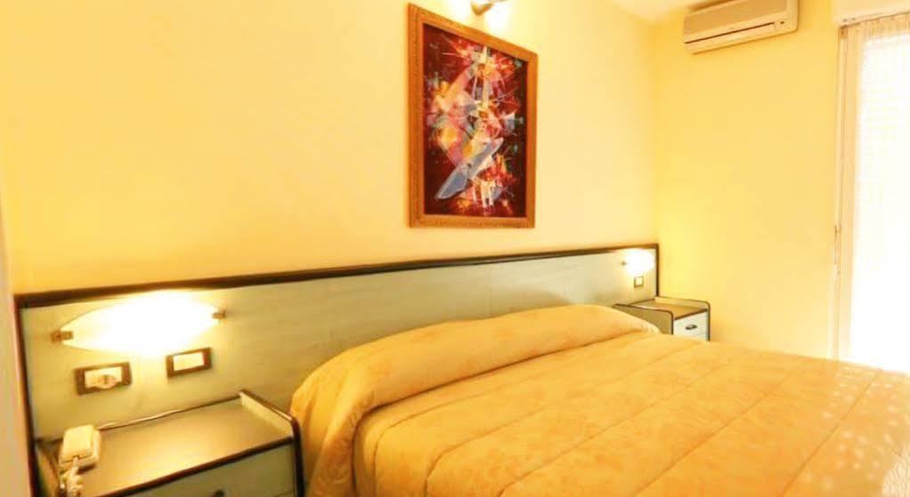 Hotel San Nazario Вараце Екстериор снимка